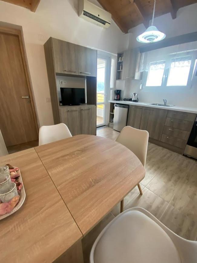 מרטיאס Theo Apartment מראה חיצוני תמונה