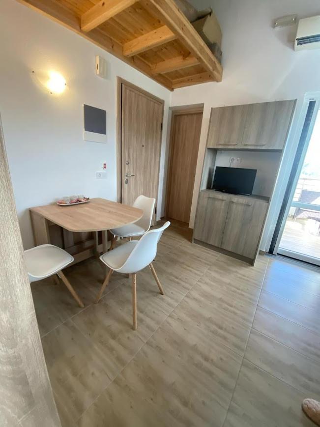 מרטיאס Theo Apartment מראה חיצוני תמונה
